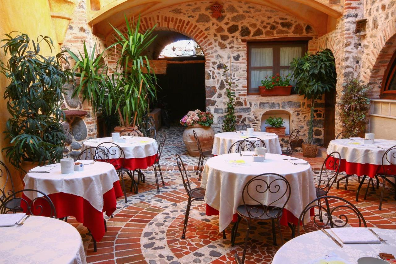 Hotel Anticos Palathos Orosei Exterior photo